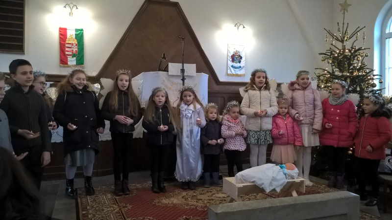 A gyermekek is szolgálnak közöttünk A gyermekek is szolgálnak közöttünk