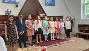 A gyermekek anyák napi szolgálata képekben A gyermekek anyák napi szolgálata képekben