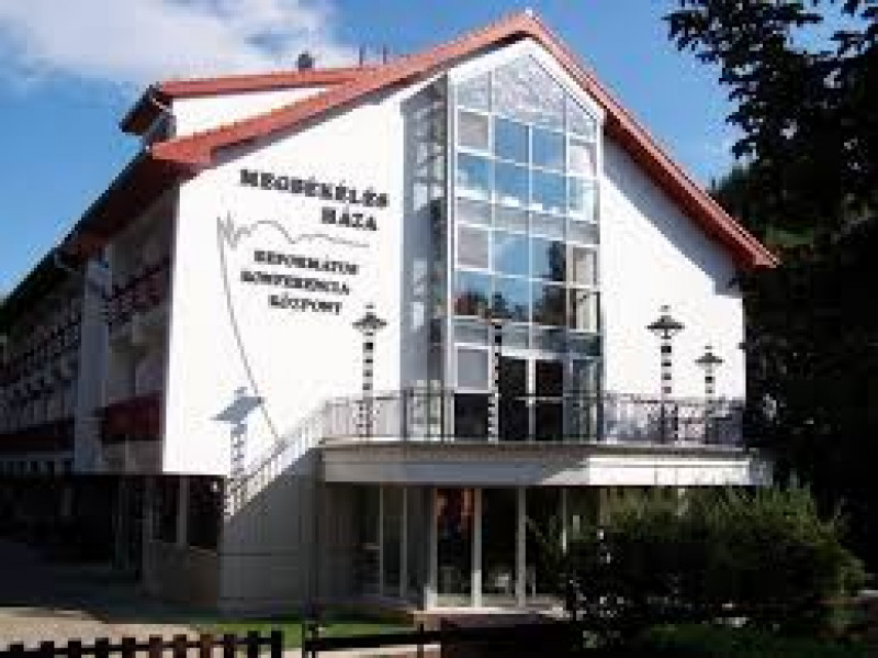 CSENDES HÉT BEREKFÜRDŐN CSENDES HÉT BEREKFÜRDŐN