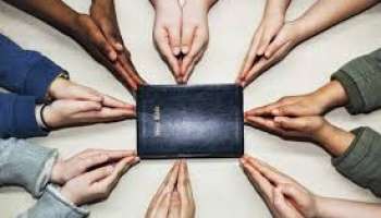 Vendégigehirdető érkezik. Nem is egyedül...